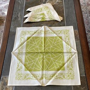 4 Linen Napkins